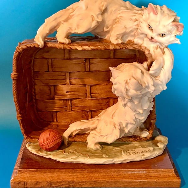 Vintage 1980's Guiseppe Armani 2 Cats Playing on a Basket Figurine - Statue