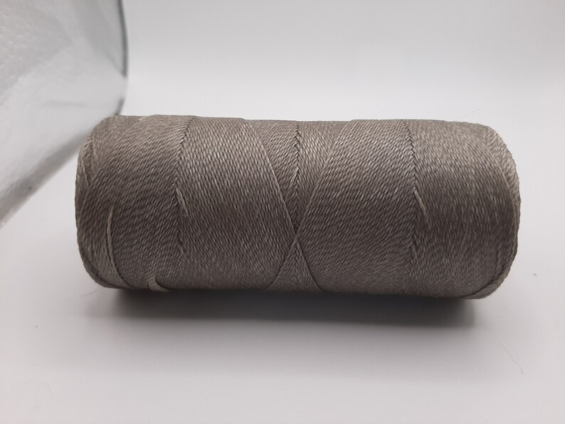 10 m fil Linhasita 0.5mm polyester ciré pour macramé DIY bijoux ou artisanat 544 - gris taupe