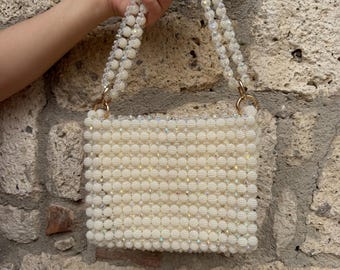 Bolso morado con cuentas hecho a mano