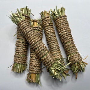 Grass Wrap Fling Chew - For Bunnies & Guinea Pigs