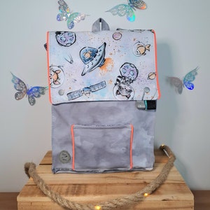 Sac à dos Enfant/Cartable maternelle gris/animaux dans l'espace, sac crèche, cartable personnalisable, cadeau enfant