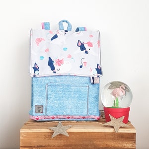 Sac à dos/Cartable Bleu ciel-Chien nœud rose- sac enfant, sac à dos enfant, sac nounou, sac crèche, cartable personnalisable, cadeau enfant
