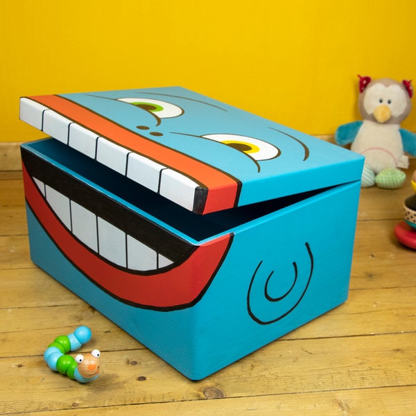 Chubo | Handbemalte Spielzeugkiste aus Holz | Türkis/Blau | Kindersichere Acrylfarbe