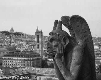 Gárgola de Notre Dame con vistas a París (n.° 1). Impresión fotográfica en blanco y negro (5 x 7, 8 x 10, 11 x 14).