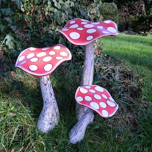 Set of 3 Red Wooden Mushroom Garden Ornament - Flat Top Mushroom