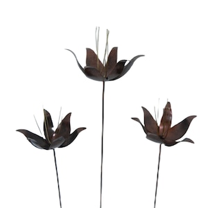 Set of 3 Metal Flowers Garden Ornament - Lily on 100cm Stick - Bronze