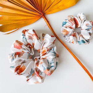 Fall Leaves Scrunchie Autumn Leaves Patterned Scrunchie, Oversized Fall Scrunchie, Regular Sized Fall Foliage Hair Accessory image 1