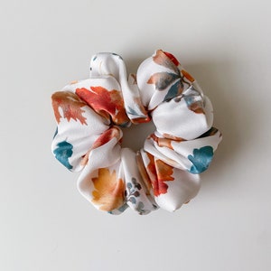 Fall Leaves Scrunchie Autumn Leaves Patterned Scrunchie, Oversized Fall Scrunchie, Regular Sized Fall Foliage Hair Accessory image 3