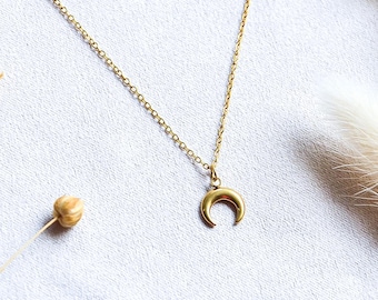 Halbmond-Halskette aus goldfarbenem Stahl | Schlichte goldene Mond-Halskette | Geschenk-Halskette für sie | Himmlischer Schmuck | Minimalistische Mond-Halskette