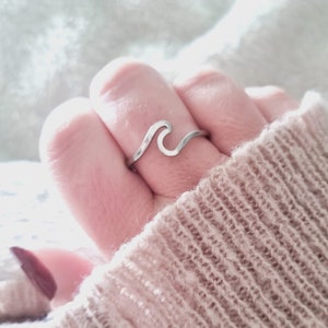 Wellenring aus Edelstahl | Ermäßigter Ring | Schmuck im Angebot | Geschenk-Schmuck-Idee | Jubiläums-Geschenkring | Low-Budget-Ring