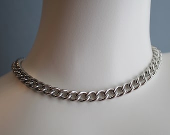 Gargantilla de cadena de eslabones retorcidos de acero inoxidable, disponible en tamaños de 35 a 91 cm. Apilable, estilo simple y llamativo. Estilo alternativo, punk, sencillo y alternativo.