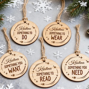 Etichette regalo personalizzate/Qualcosa che desideri, di cui hai bisogno, che indossi, che leggi, che condividi e che fai Etichette regalo in legno/Etichetta regalo in legno/Etichetta regalo di Natale