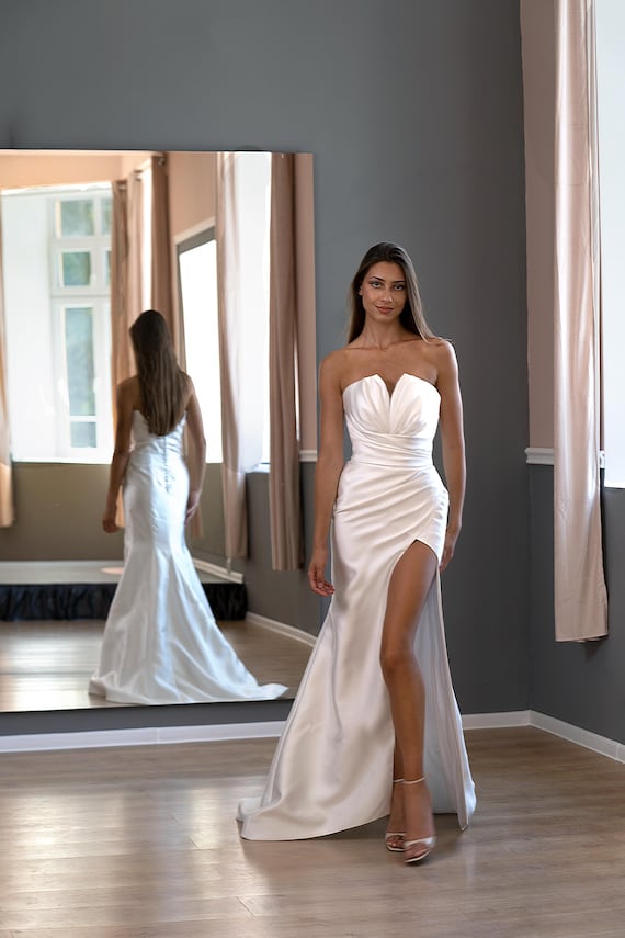 Mikado Mermaid Wedding Dress: Modern Strapless Gown with Slit Mikado Mermaid Wedding Dress: Modern Strapless Gown with Slit