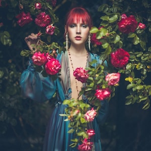 Feen-Hochzeitskleid: Romantisches Blaues Chiffon-Kleid mit langen Ärmeln - Versandfertig