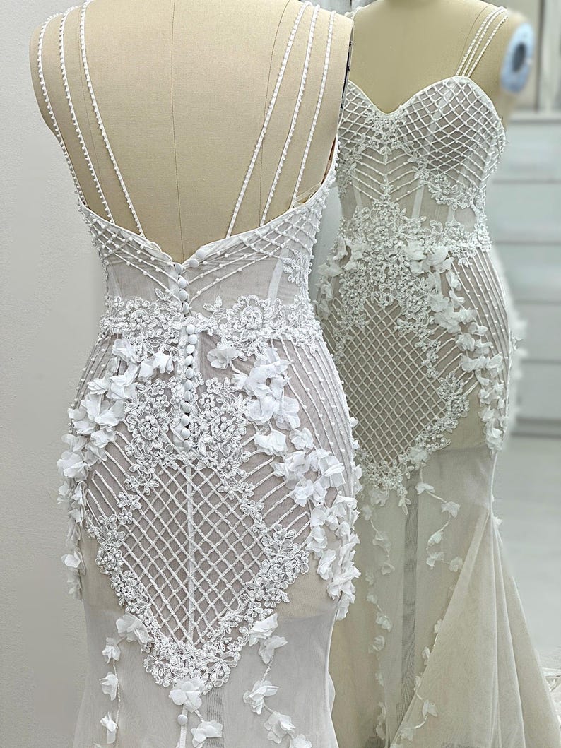 Robe de mariée sirène dentelle florale dos nu DressesDioma