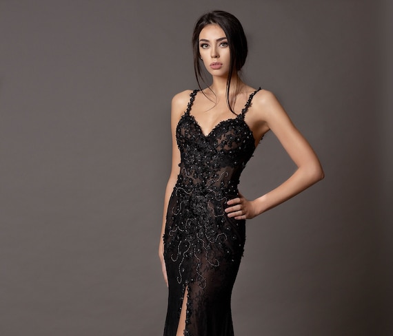 BLACK GOWN WITH REMOVABLE TRAIN – Ricco India
