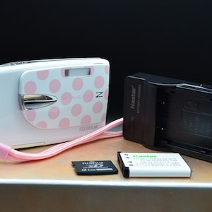 Pink Polka Dot Fujifilm Finepix Z20fd 10MP Digital Camera