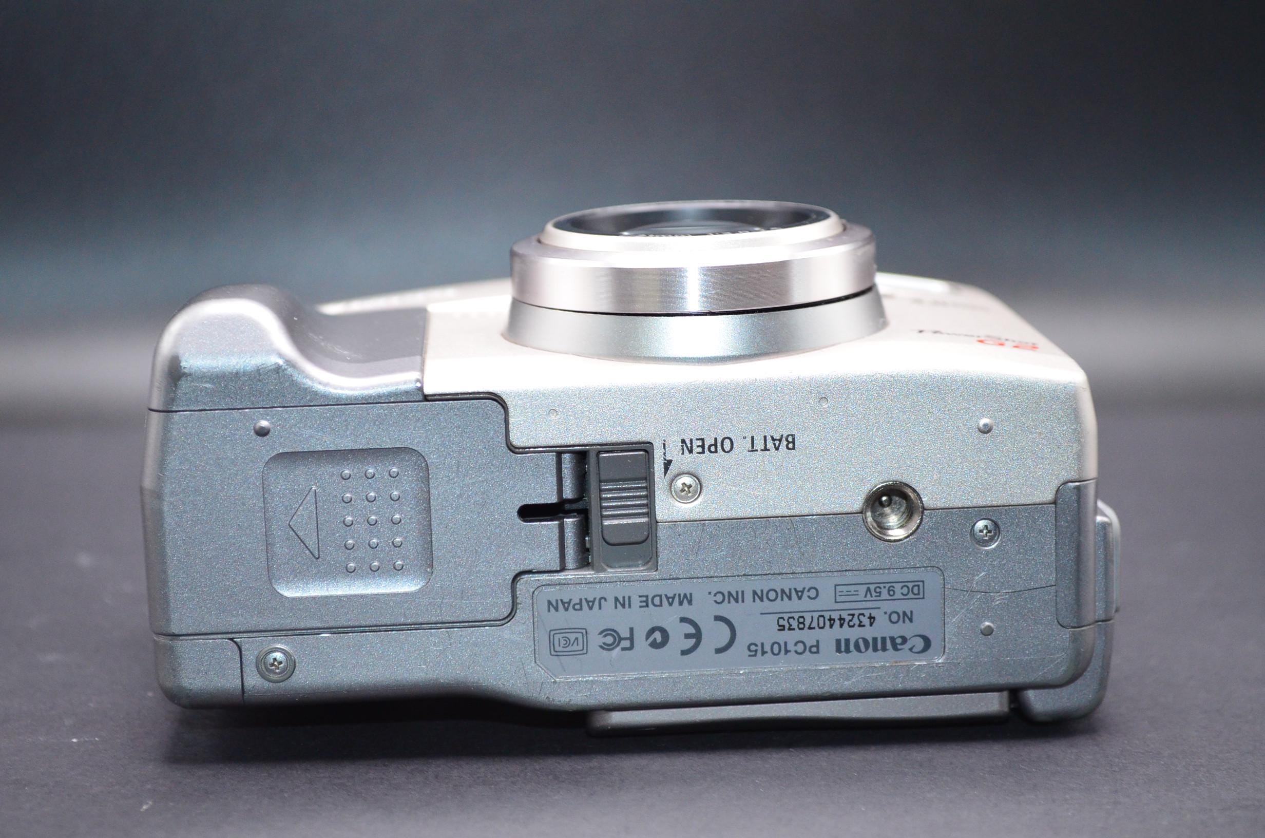 Vintage Canon Powershot G2 From 2001. 4MP Digital Camera