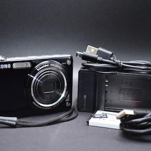 Samsung ST600 14MP digital camera with live selfie screen. Fully tested and working. Includes new battery, charger, memory card, ans strap.