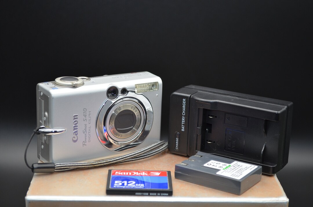 Vintage Canon Powershot S410 Digital Elph 4MP Digital Camera. Includes