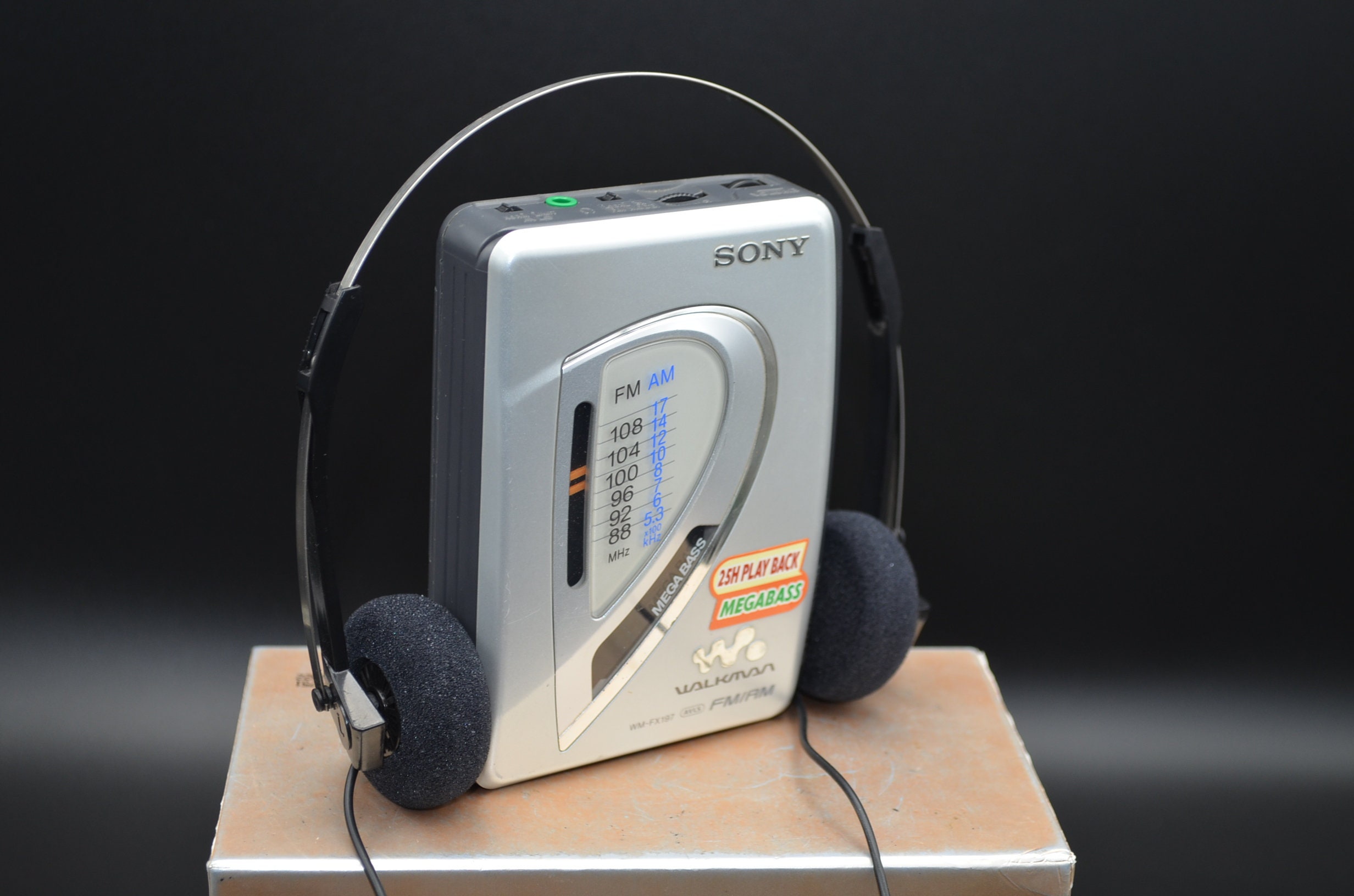 Walkman Sony WM-2 + Sony dynamic Stereo headphones MDR-4 ( TPS-L2 )