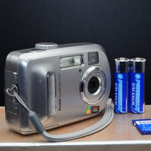 Vintage Kodak Easyshare C310 3MP CCD Digital Camera. Includes New