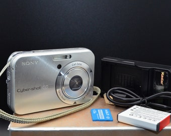 Sony Cyber-Shot DSC-N1 8MP Point and Shoot Digital Camera. New battery, new charger and 256MB Sony Pro-Duo memory stick included.