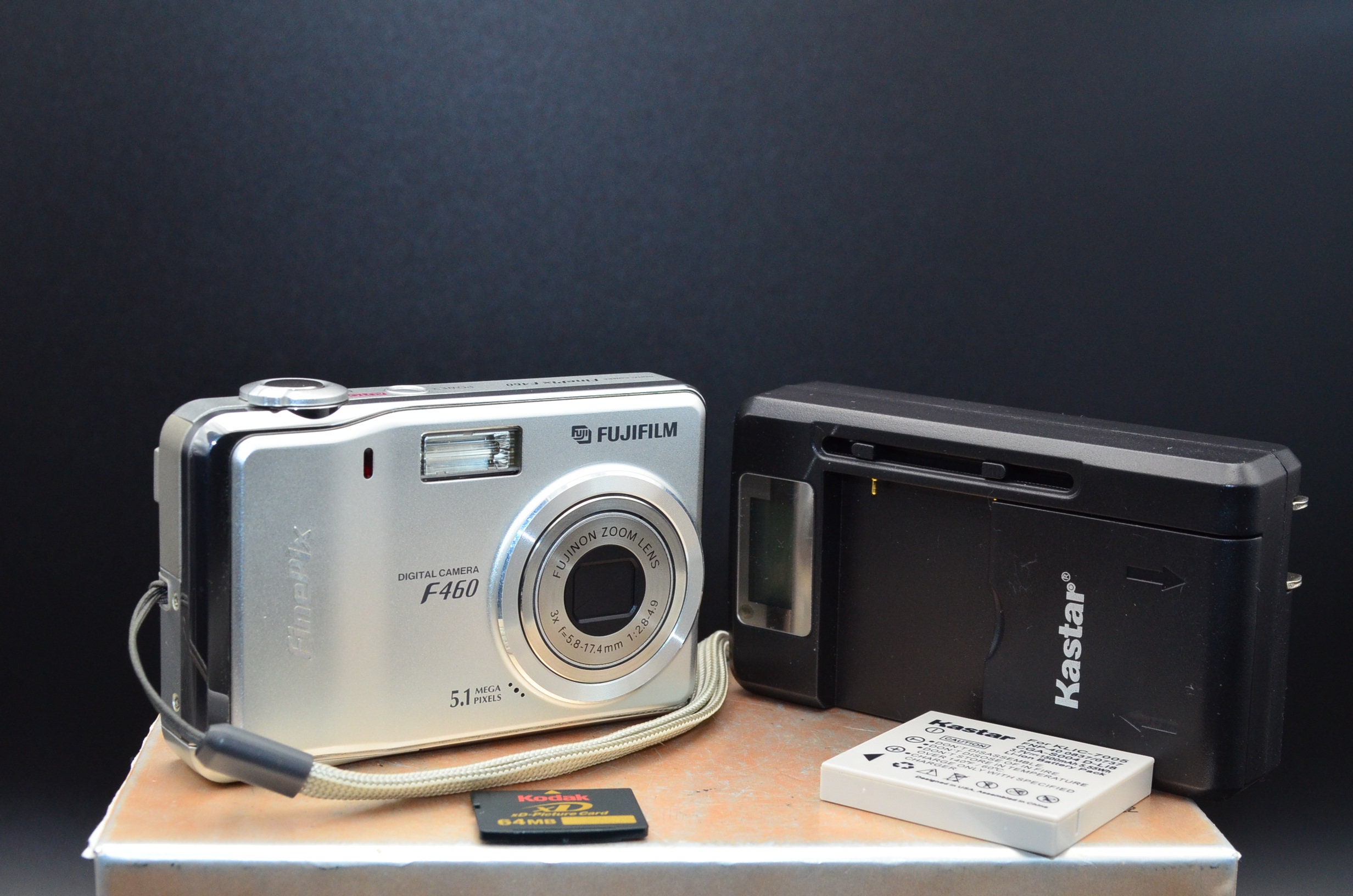 FUJIFILM finepix F460 コンパクトデジタルカメラ