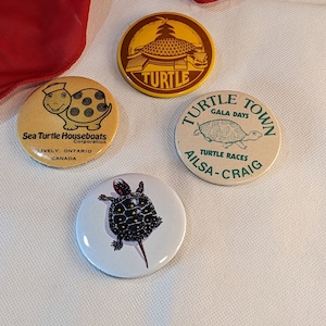 Set of Four Vintage Pinback Buttons Turtle Theme Collectible Grafic Pins Souvenir or Celebratory Badges