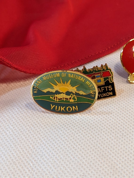 Vintage Yukon Souvenir Hat Pin or Lapel Pin St of… - image 2
