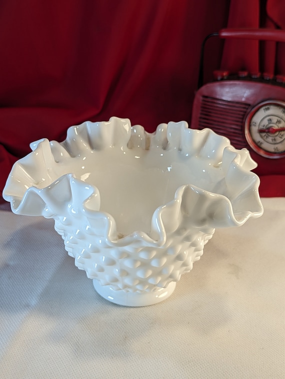 フェントンミルクガラスバスケットdaisy & button pattern フェントンミルクガラスバスケットdaisy & button pattern