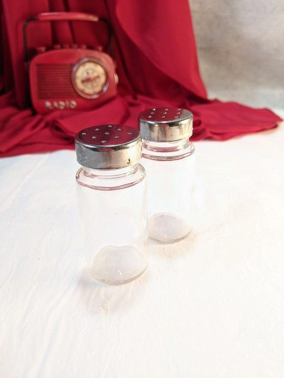 Salt and Pepper Shakers Glass Set (Clear)