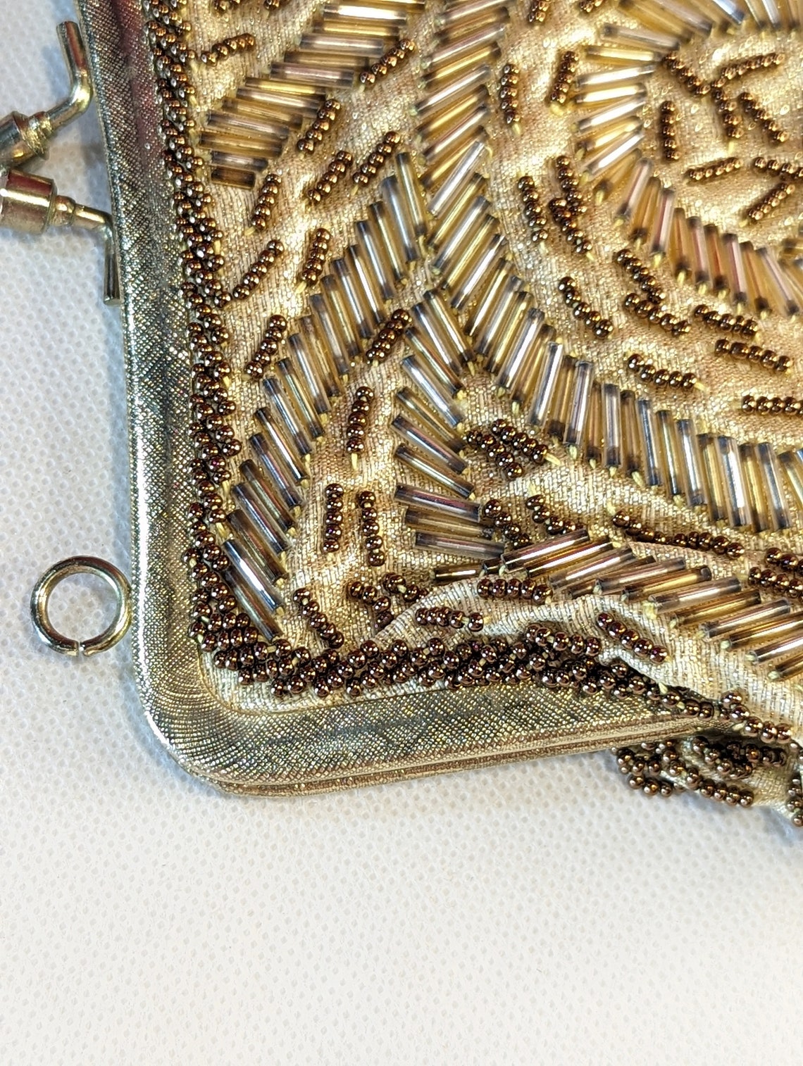 Hand Bag Glass Bead Gold Design Formal Evening bag with gold satin lining gold frame 1980's stylish designer purse no strap or chain, foto 4 di 5