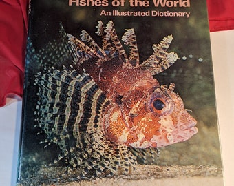 Fishes Of The World An Illustrated Dictionary Alwyne Wheeler First Edition Hard Cover with Dust Jacket 1975 ISBN 0-02-626180-4