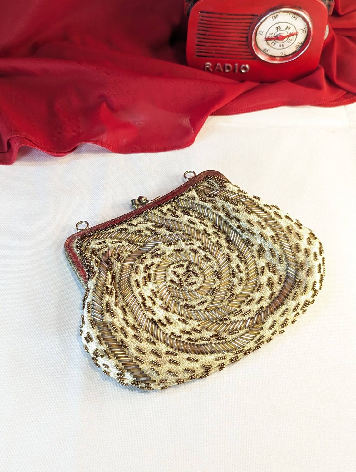 Hand Bag Glass Bead Gold Design Formal Evening bag with gold satin lining gold frame 1980's stylish designer purse no strap or chain, foto 1 di 5