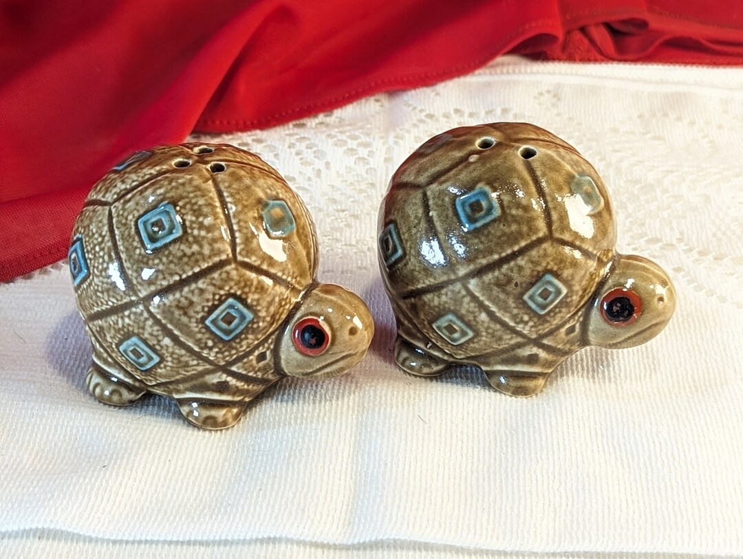 Vintage Turtle Salt and Pepper Shakers Giftcraft Japan Import