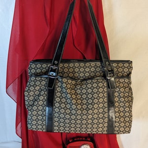 Bolso de trabajo Nine West grande de cinco bolsillos, estilo maletín para computadora portátil, diseño clásico en negro y tostado, con correas ajustables
