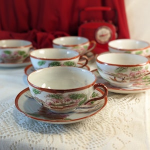 Antike Dai Nippin Teetasse Sets Nagoya Japan Kirschblüte und Umwerben Paar zwei Figuren auf einer Gondel und Pagoden Sechs Sets Tasse und Untertasse