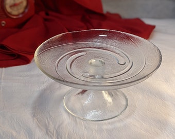 Piatto da torta in vetro Depression Glass, con decorazione a spirale e base rialzata (scheggiatura sulla base)