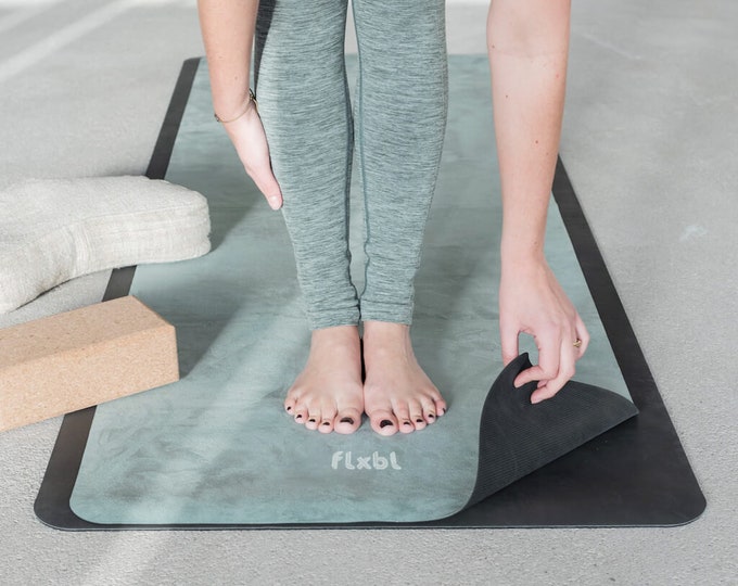 FLXBL Travel Yoga Mat and Luxury Top Layer in one - Non Slip and Washable - Thin, Light and Foldable - Natural Rubber and 100% Vegan