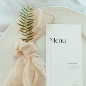 Menu de casamento semi-personalizado em preto e branco para um cartão de menu de recepção de casamento clássico e elegante | Mais cores disponíveis | Impresso e enviado
