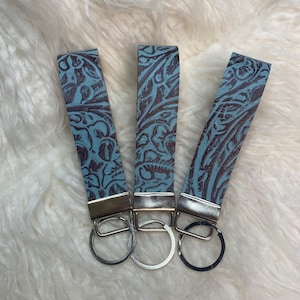 Wristlet keychain