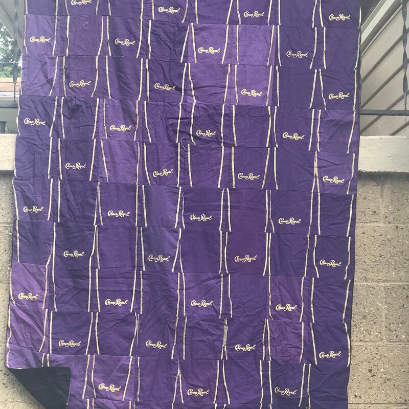 Prince Crown Frog Pattern Print Blanket