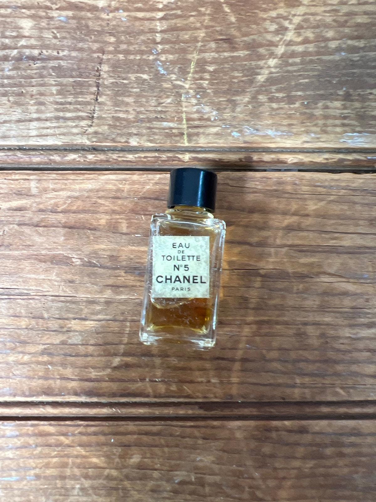Chanel No 19 - Etsy
