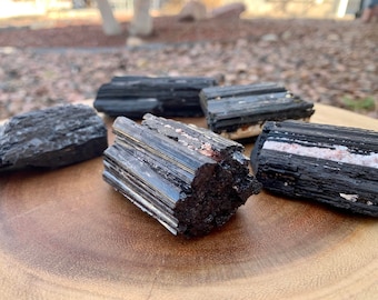 Troncos de turmalina negra / PIEDRA DE PROTECCIÓN Y PUESTA A TIERRA