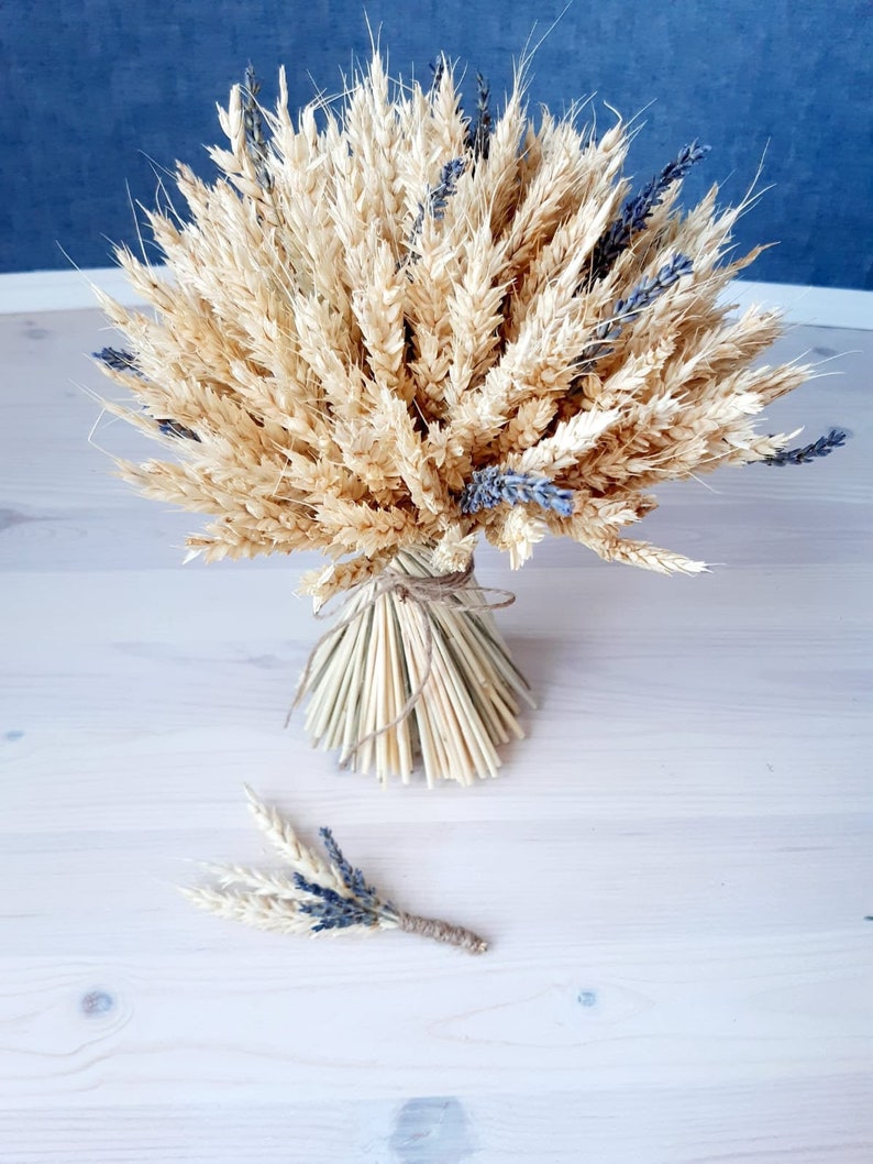 Bouquet of dried flowers image 1