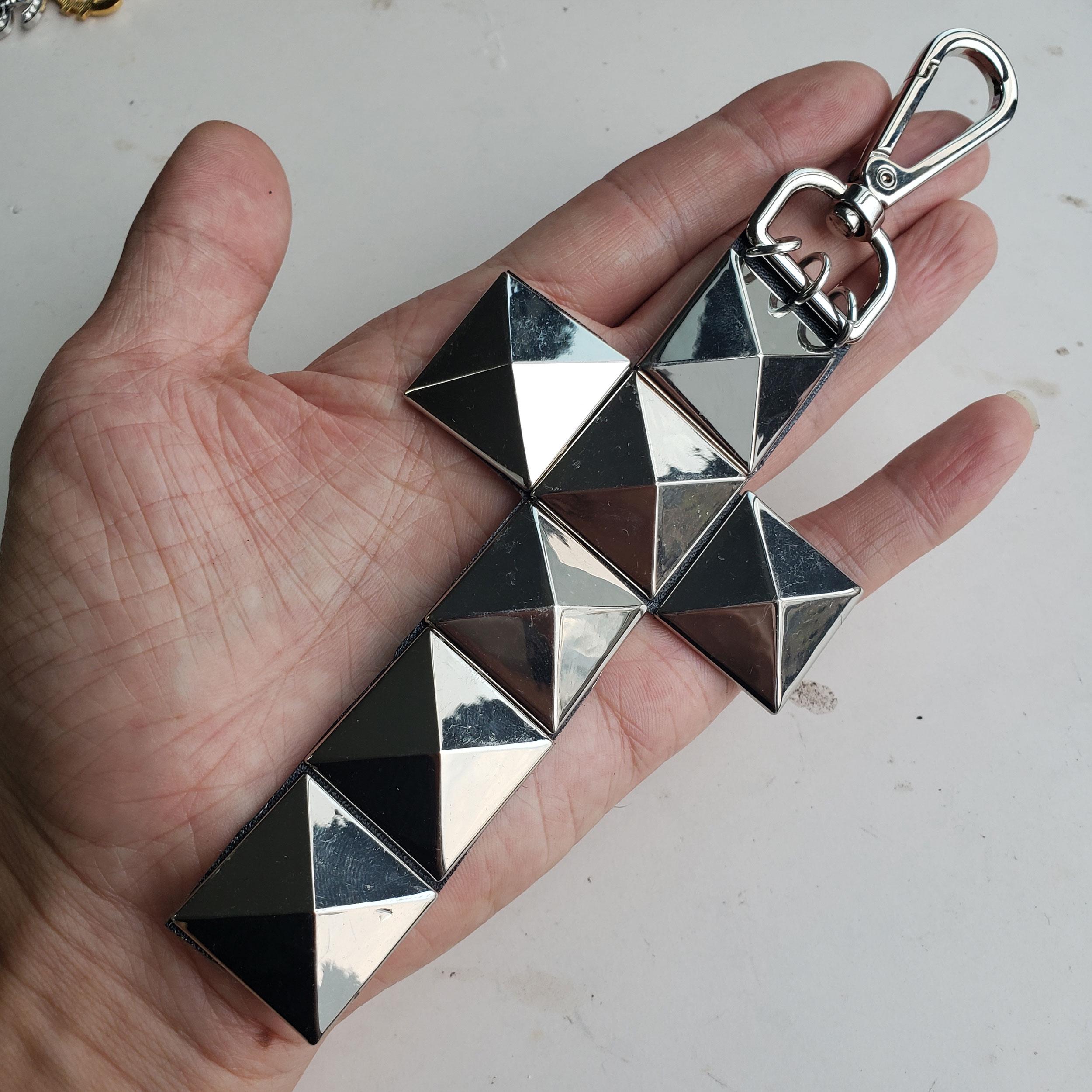 LIFE DESIGNS ピラミッドキーリング Pyramid Keychain - Etsy