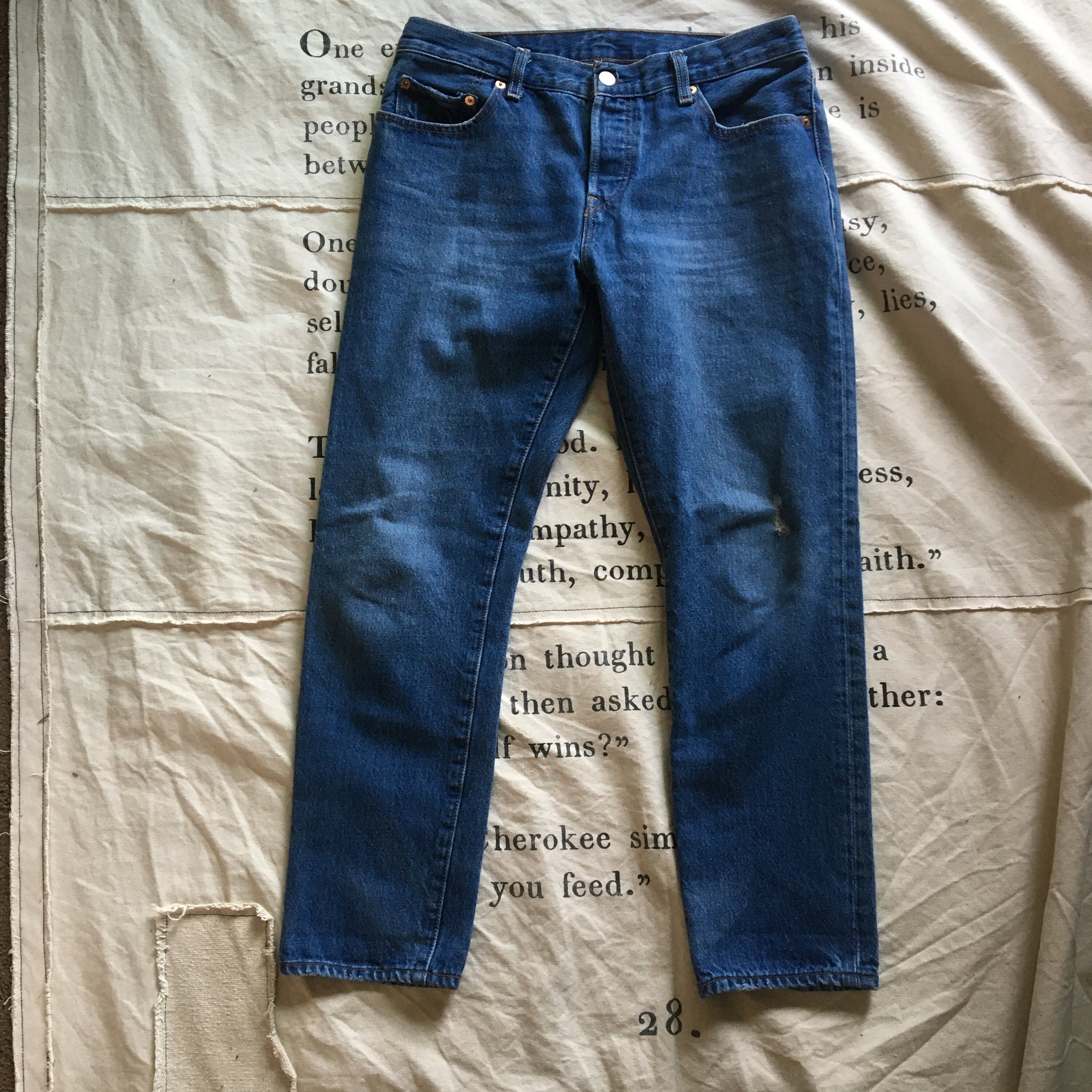 Levis 501s Light Wash Faded Blue Jeans 