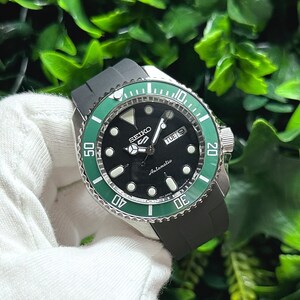 Seiko 5 green bezel sales
