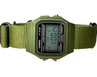 Reloj Casio verde personalizado con correa verde y herrajes negros